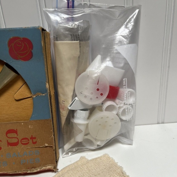 Vintage Ateco Decorating Set & Pastry Bags W/Extra Tips & Various Accessories - Picture 4 of 4